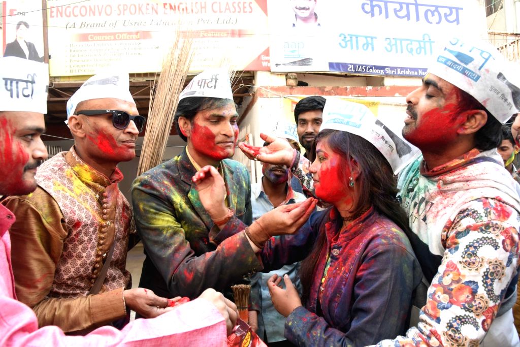 AAP sweeps Delhi Polls 2020, party workers celebrate