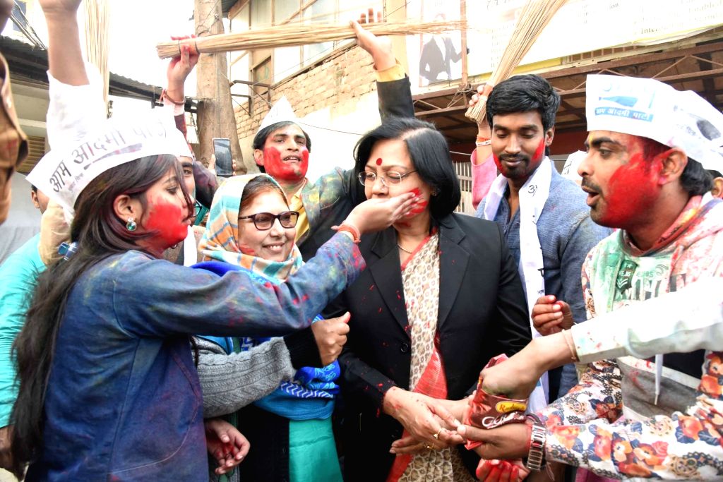 AAP sweeps Delhi Polls 2020, party workers celebrate