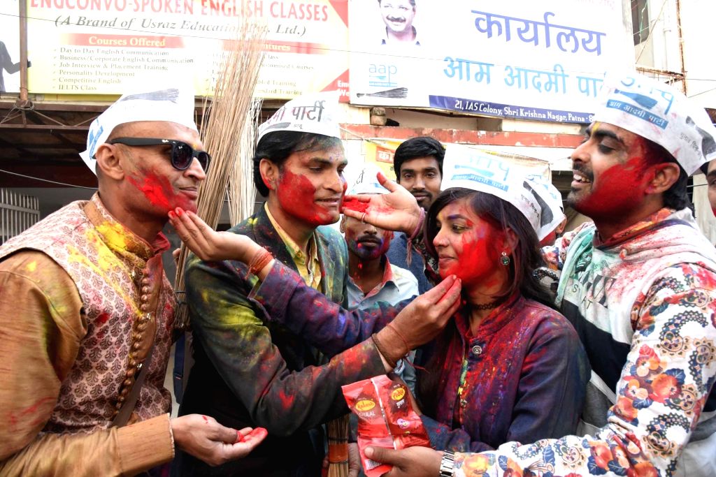 AAP sweeps Delhi Polls 2020, party workers celebrate