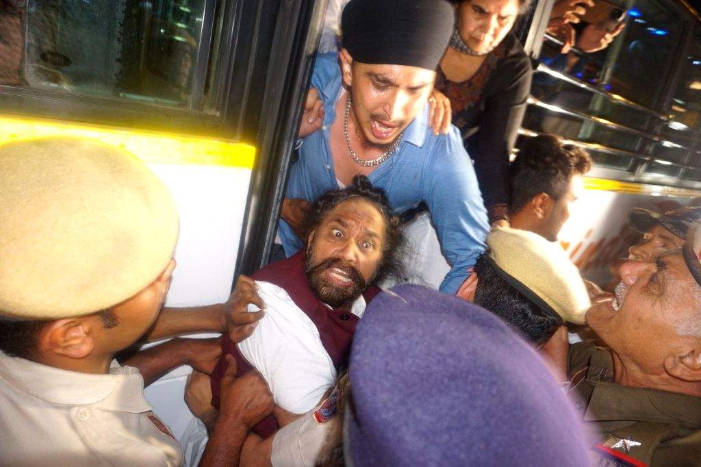 AAP leaders being detained during a protest outside the residence of ...