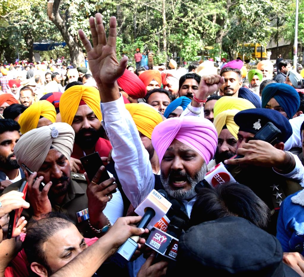 Free Photo : AAP leaders hold protest outside BJP headquarters in ...
