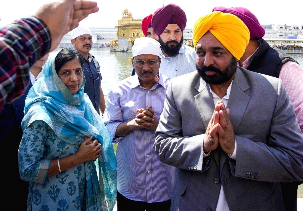 AAP leaders seek blessings at Golden Temple