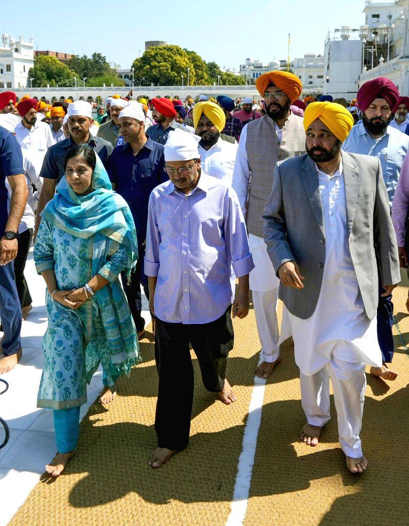 AAP leaders seek blessings at Golden Temple