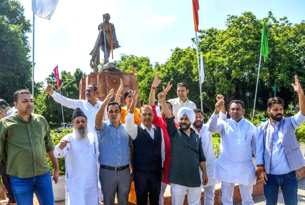 AAP MLAs protest against the election of the 18th member of the MCD ...