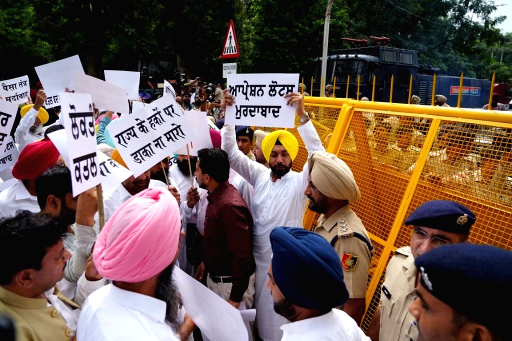 Free photo : AAP stages protest against Punjab Governor over assembly ...