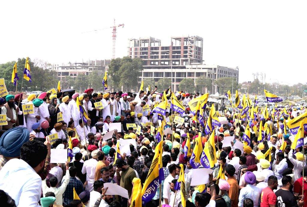 AAP supporters stage a protest against the arrest of Chief Minister ...