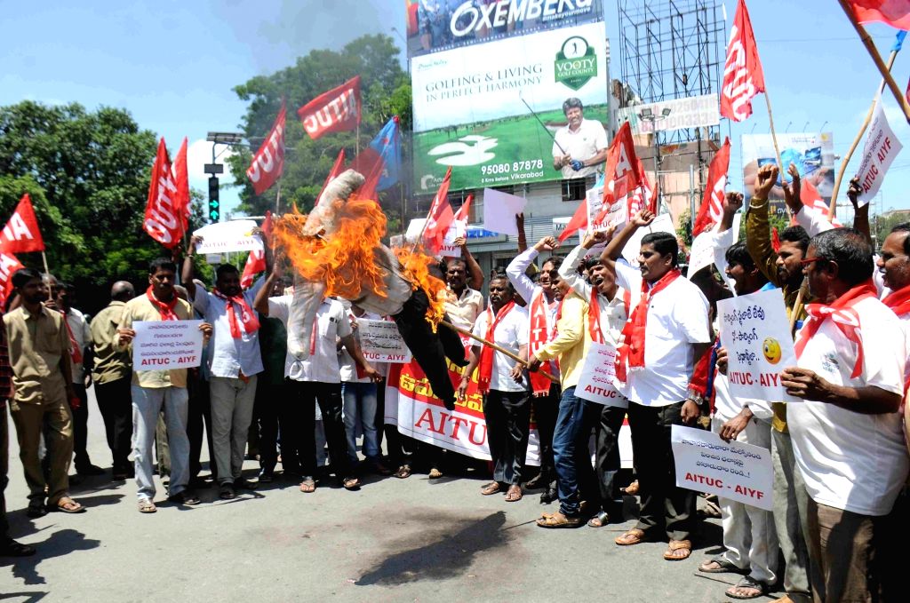AITUC-AIYF's joint demonstration against hike in traffic fines