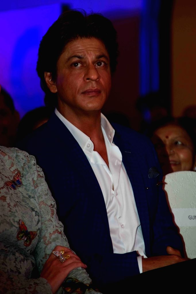 sachin and babi light blue dress Recreate Shahrukh Khan's Dunki Movie Outfit