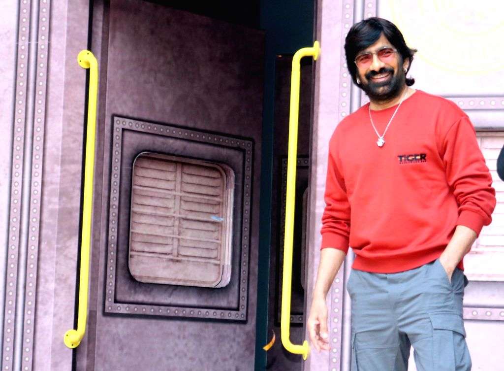 Actors Ravi Teja, Nupur Sanon and other cast members during the Trailer ...