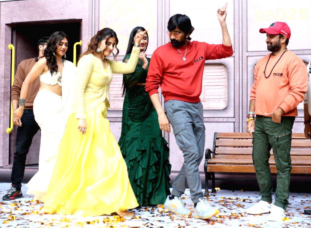 Actors Ravi Teja, Nupur Sanon and other cast members during the Trailer ...
