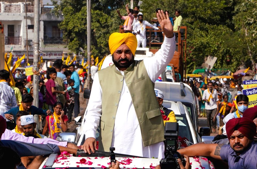 : Ahmedabad :AAP leader and Punjab Chief Minister Bhagwat Mann waves to ...