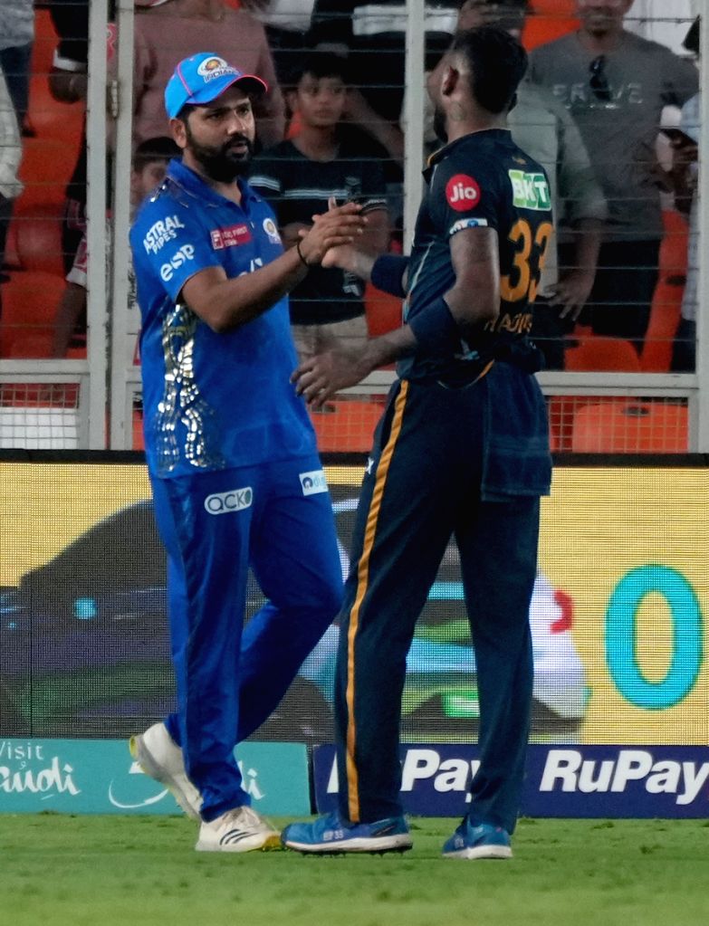 Ahmedabad Gt S Captain Hardik Pandya And Mi S Captain Rohit Sharma