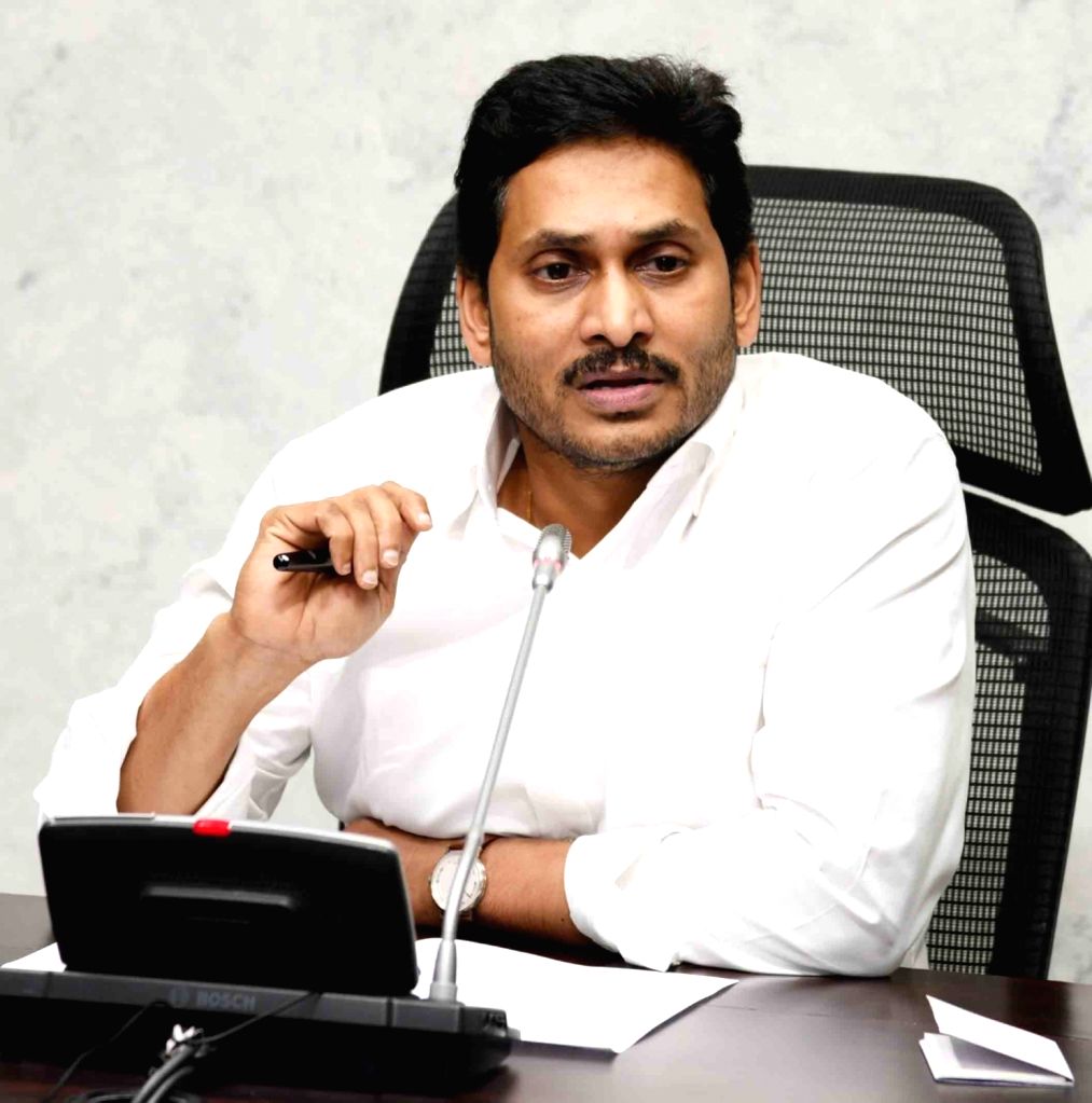 Andhra CM reviews Godavari floods