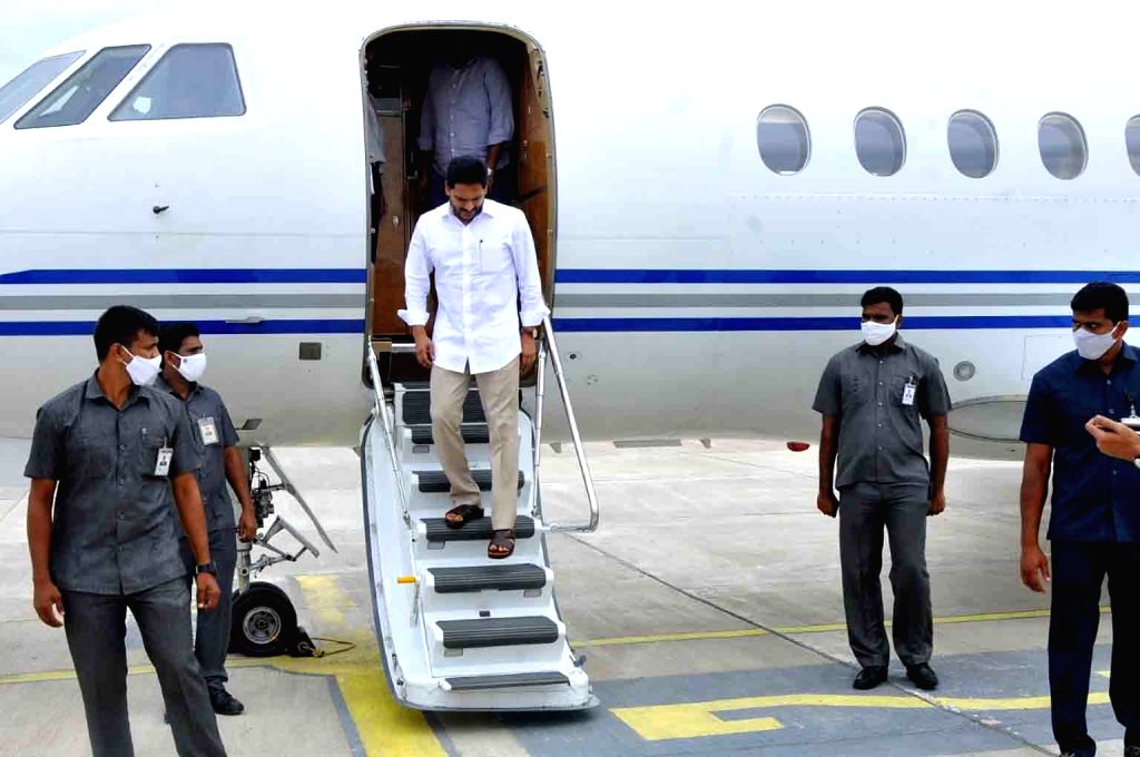 Andhra CM reaches Kadapa to attend the last rites of his father-in-law