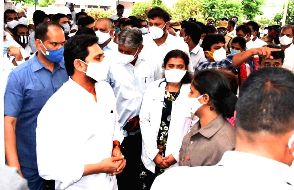 Andhra CM reaches Kadapa to attend the last rites of his father-in-law