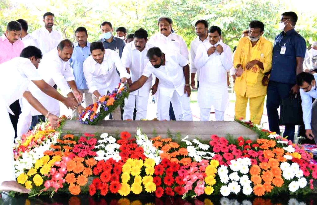 Andhra CM pays tributes to Y. S. Rajasekhara Reddy
