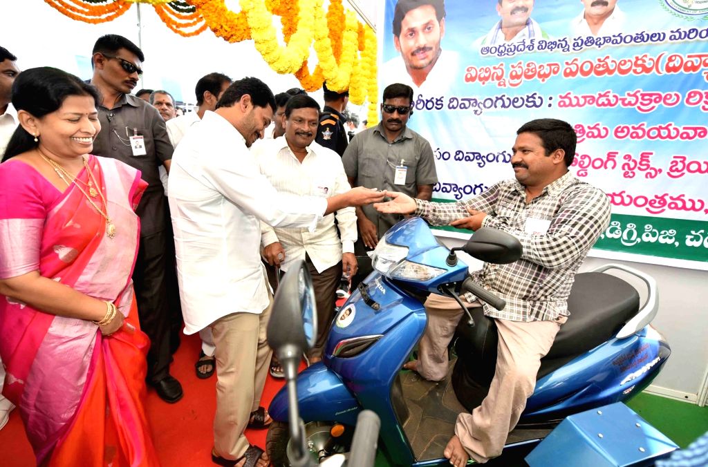 Andhra CM inaugurates Dr YSR Aarogyasri scheme