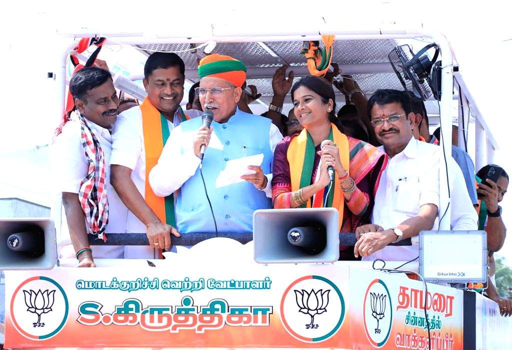 Arjun Ram Meghwal campaigns for BJP candidate in Modakurichi
