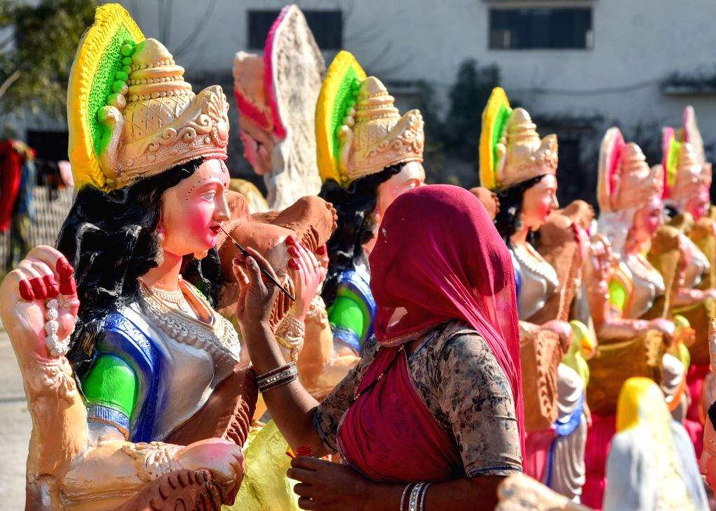 Artist Paints Goddess Saraswati Idol Ahead of Basant Panchami