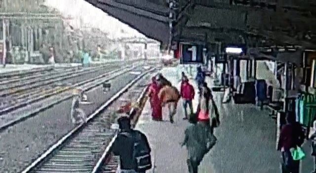 Railway Police save 2 elderly women from being hit by a train in MP