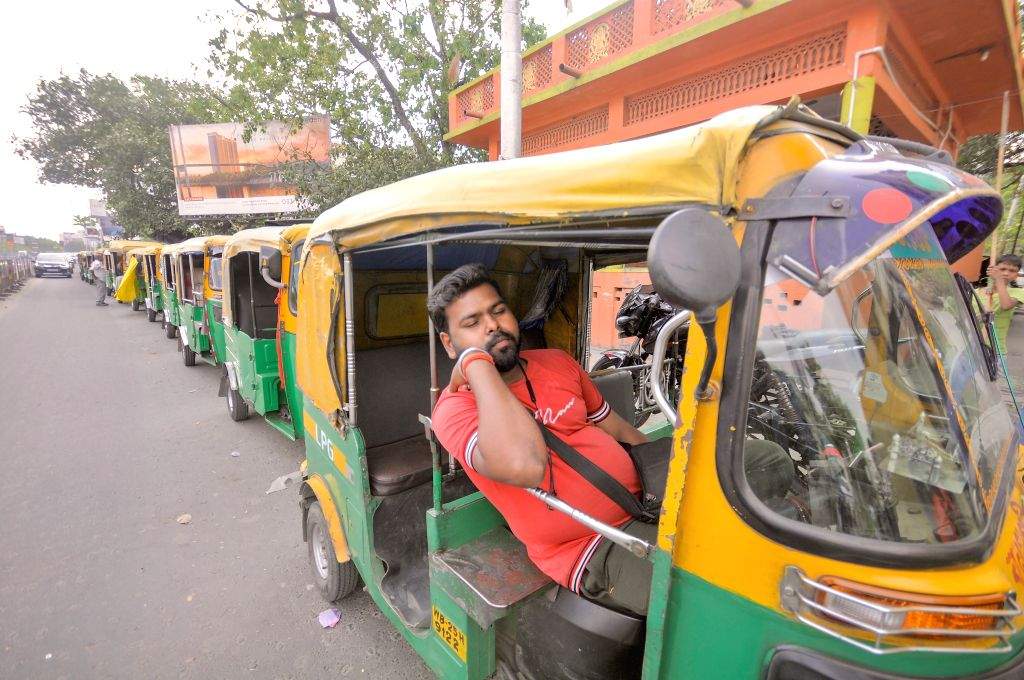 Auto drivers queue at LPG stations in Howrah