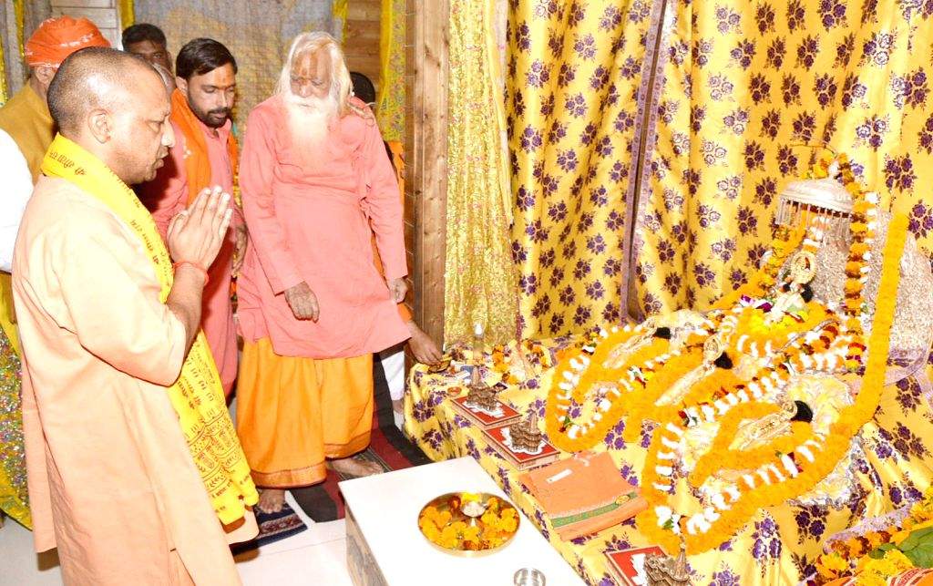 Ayodhya : UP CM Yogi Adityanath offer prayers at Lord Ram temple