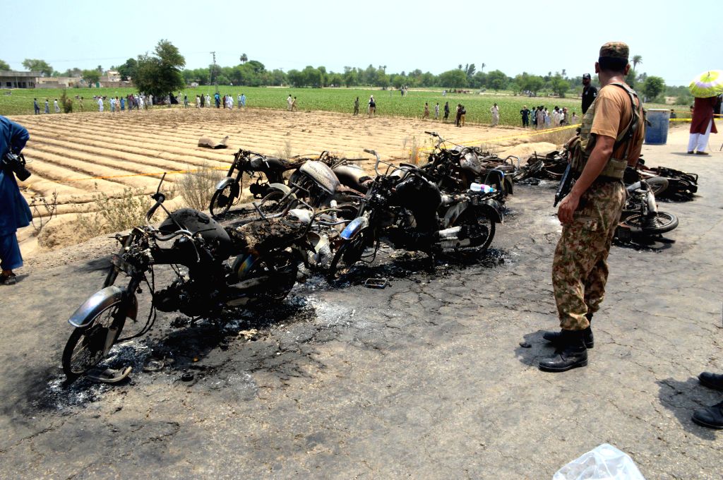 PAKISTAN-BAHAWALPUR-OIL TANKER-ACCIDENT