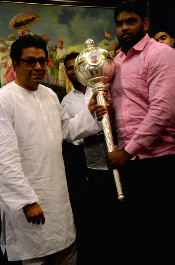 Bala Rafiq Shaikh meets Raj Thackeray