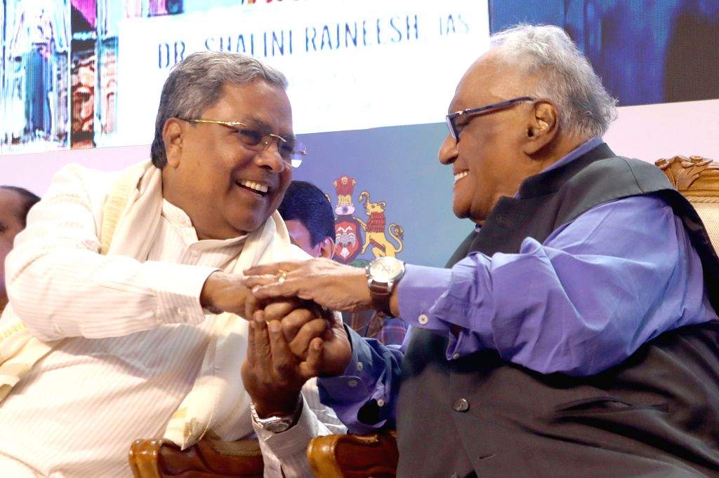 Profc N R Rao Karnataka Chief Minister Siddaramaiah greets Bharat Ratna Prof. C.N.R ...