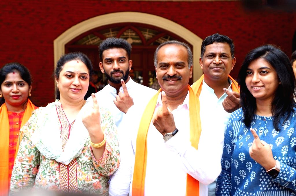 2019 Lok Sabha elections - Phase II - BJP's P. C. Mohan casts vote