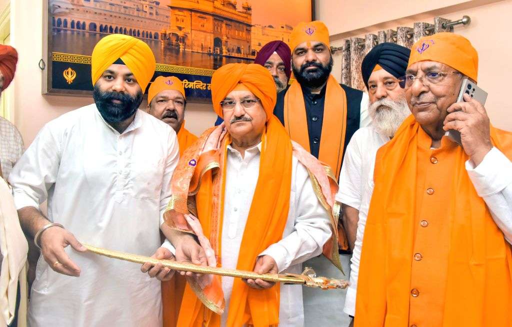BJP National President JP Nadda Guru during his visit offers prayer at ...