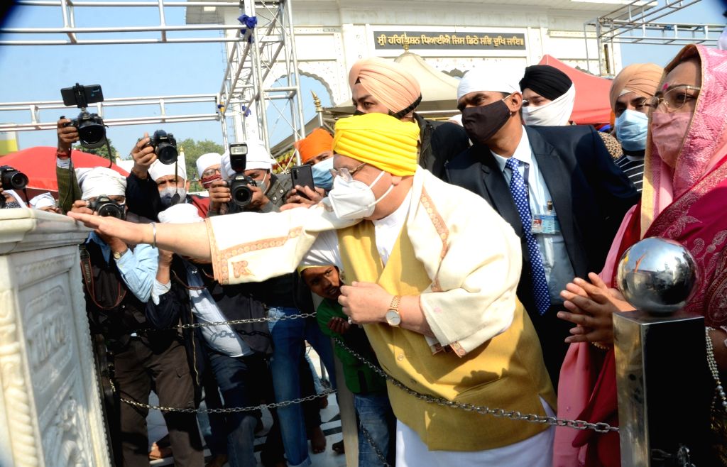 JP Nadda offers prayers at Gurudwara Bangla Sahib on Guru Nanak Jayanti