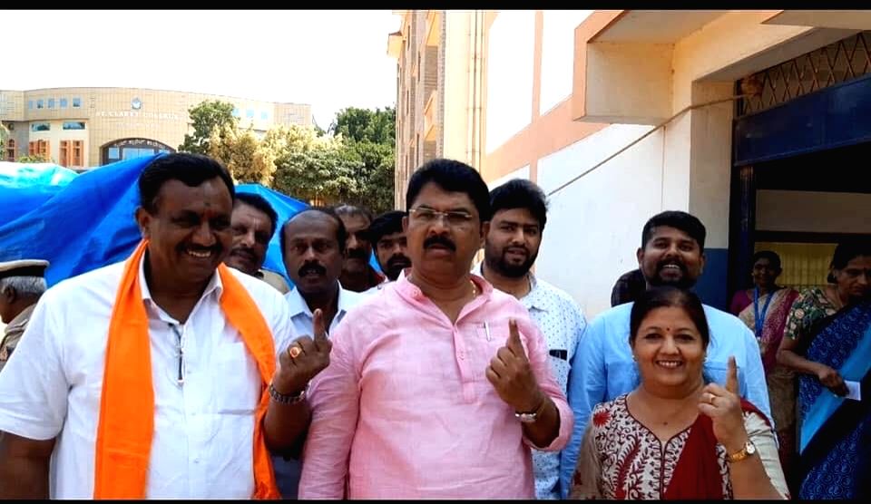 2019 Lok Sabha elections - Phase II - BJP's Ashwath Narayana Gowda, R ...