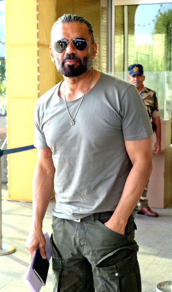 Mumbai Bollywood Actor Sunil Shetty Spotted At The Airport Mumbai Bollywood Actor Sunil Shetty Spotted At The Airport