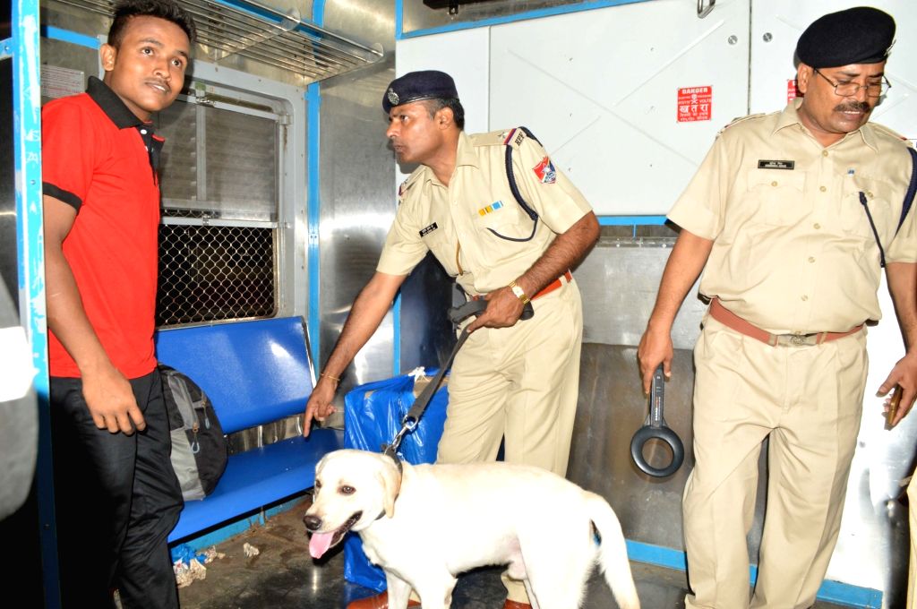 Bomb Detection and Disposal Squad (BDDS) men carry out security checks ...