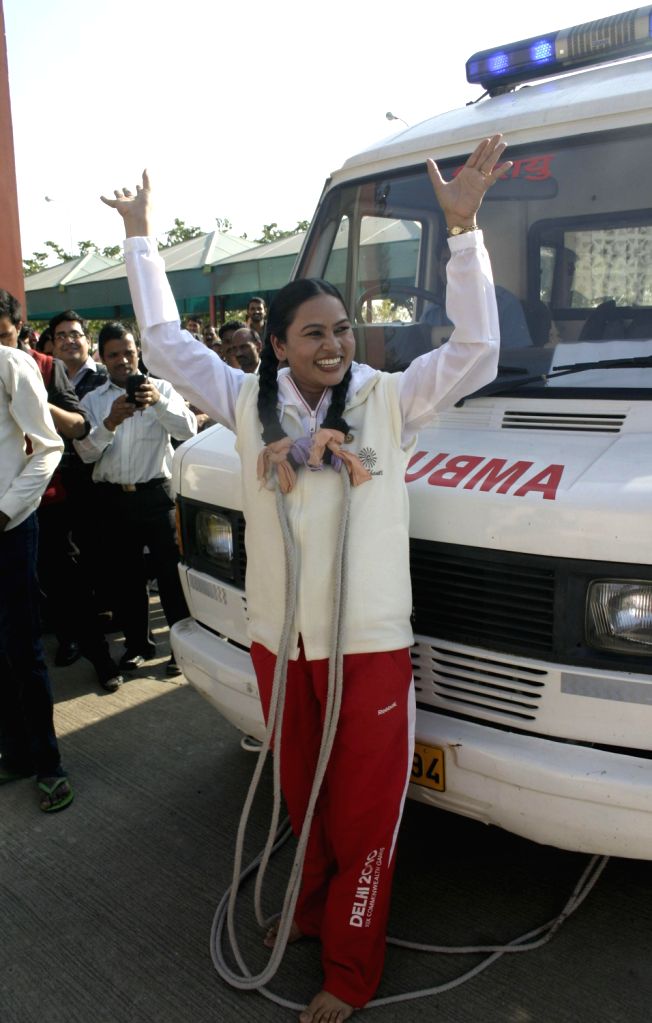 Brahma Kumari Rani Raikwar pulls an ambulance with her hair