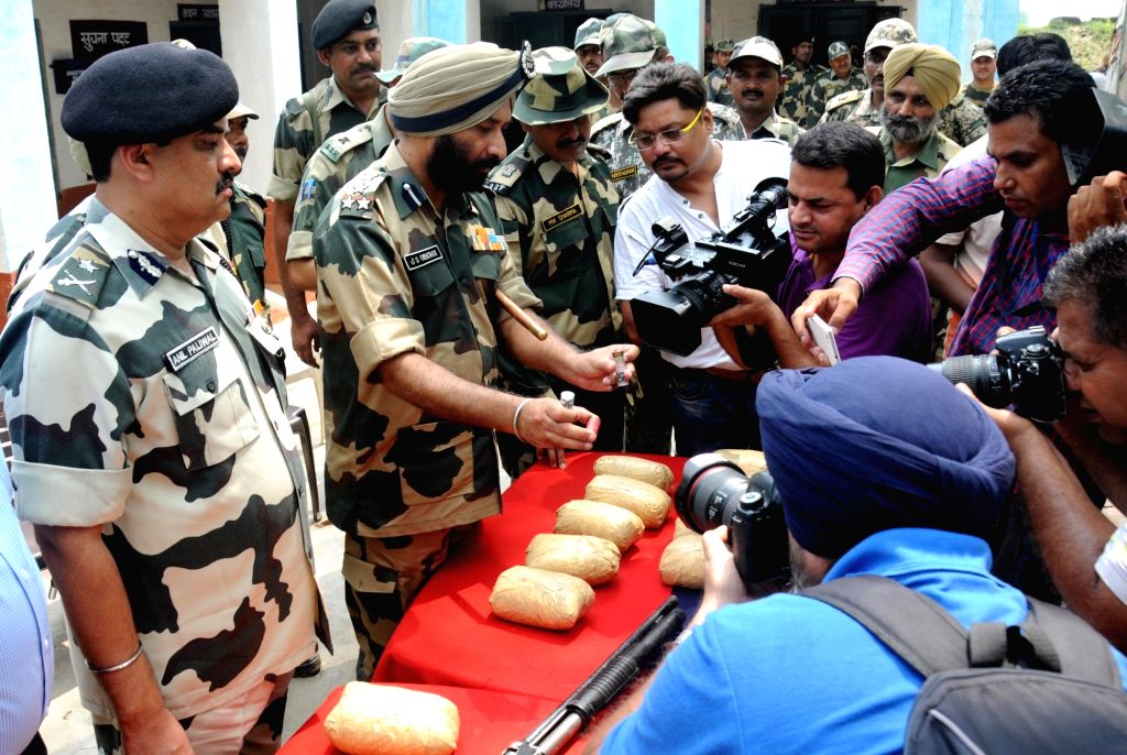 BSF seizes 21 kg heroin in Punjab