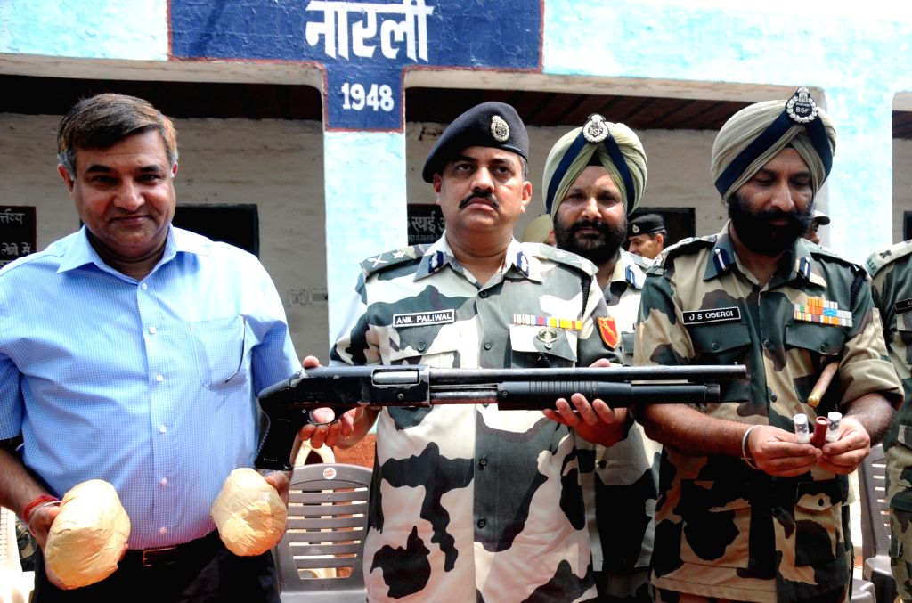 BSF seizes 21 kg heroin in Punjab