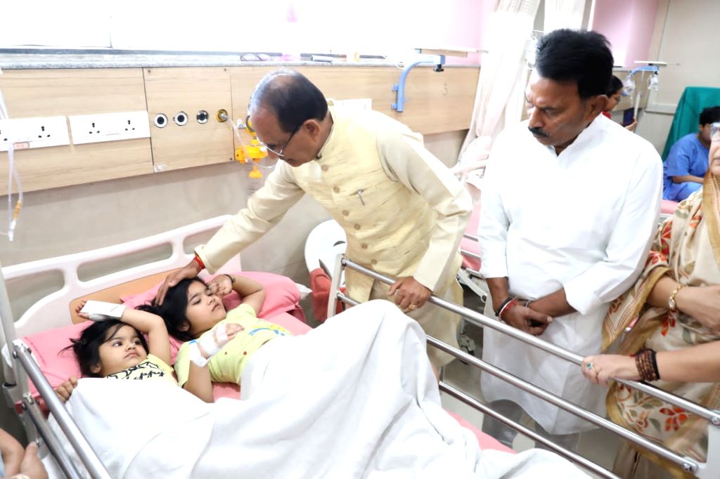 Free photo : Children those who were rescued safely