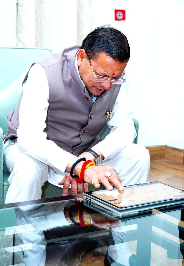 CM Dhami Fills Census Self-Enumeration Form