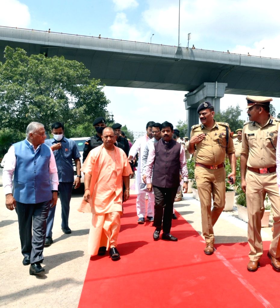 Free Photo: CM Yogi inspected the bridge being built on Hindon river.