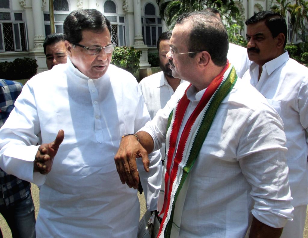 Kennan Reddy K. Jana Reddy, Komatireddy Venkat Reddy at Hyderabad High court