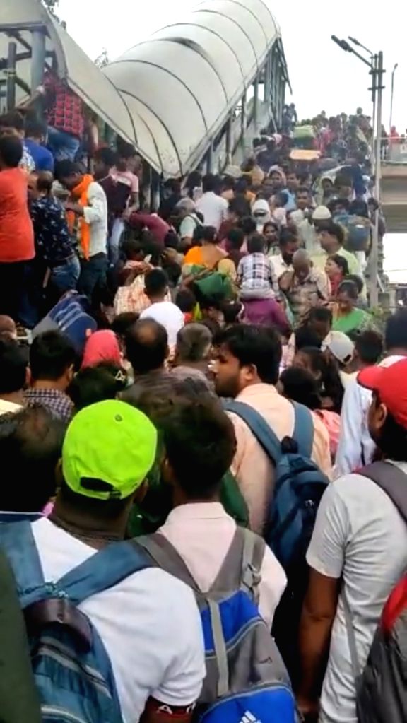 Free Photo: Crowd gathered at Anand Vihar bus stand on the occasion of ...