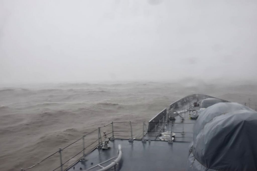 Cyclone effects: Navy goes to rescue 297 stuck on oil rig, barge