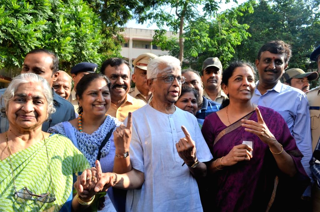 2019 Lok Sabha elections - Phase II - Nirmala Sitharaman casts vote