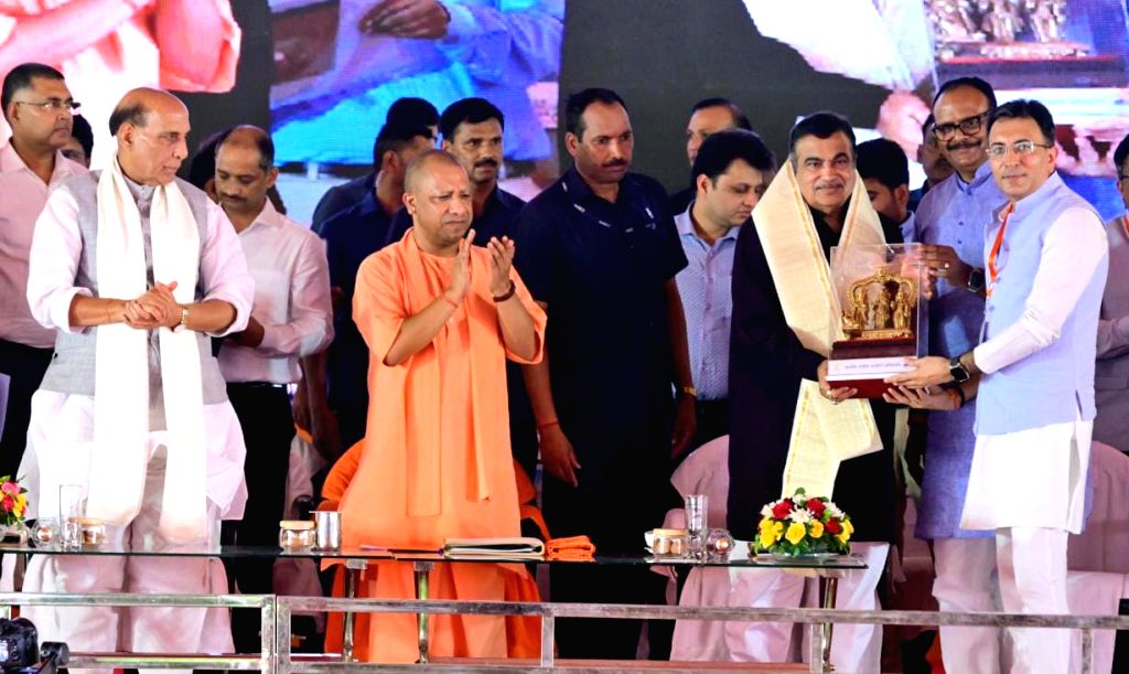 Defence Minister Rajnath Singh, Union Ministers Nitin Gadkari, CM Yogi ...