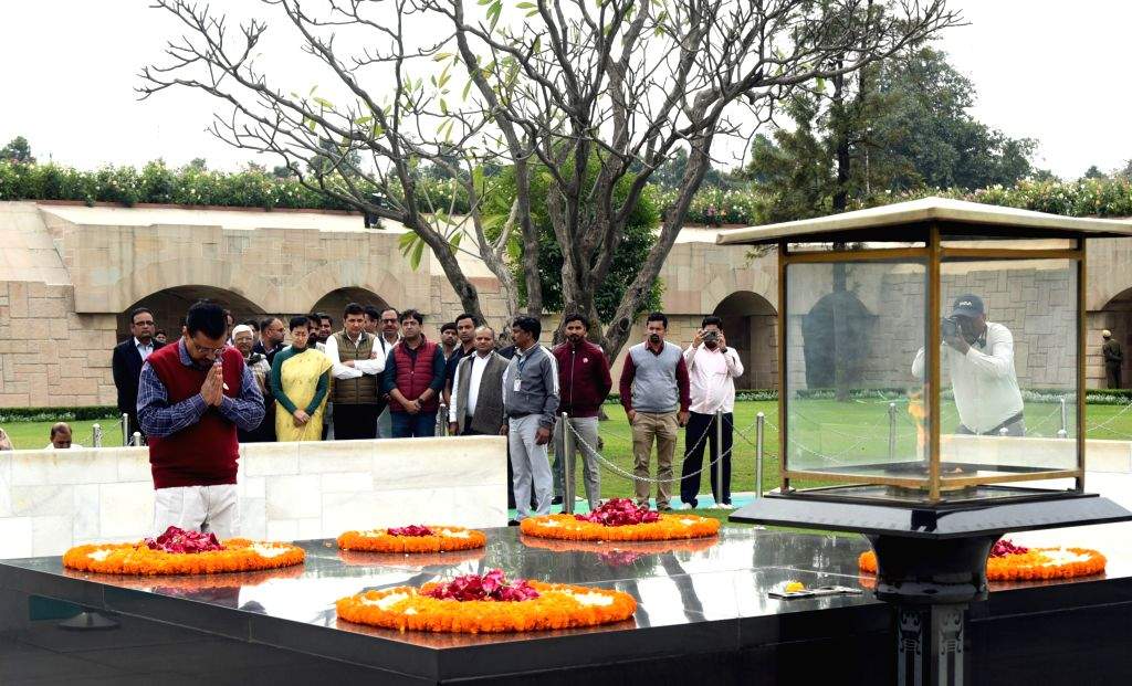 Delhi Chief Minister and AAP leader Arvind Kejriwal with cabinet ...