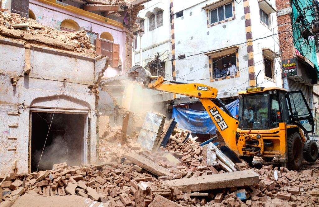 Demolition drive underway in Dalmandi area