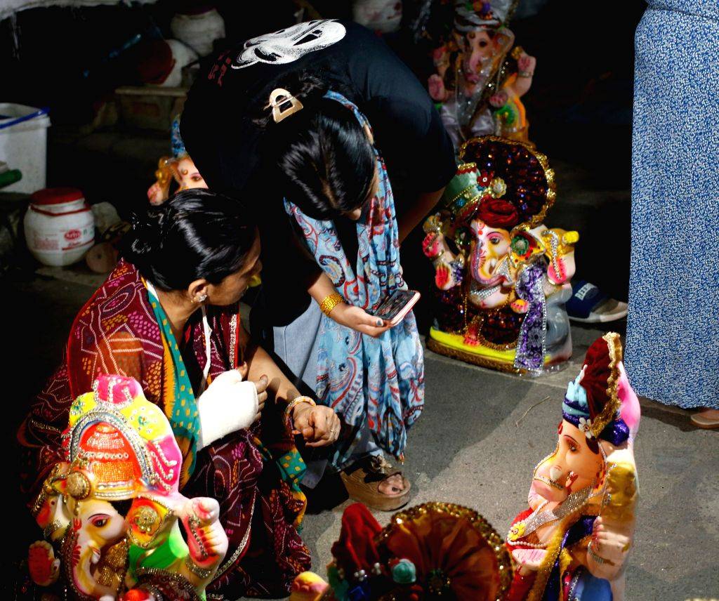 Devotees Flock to Jhandewalan for Ganesh Idols - New Delhi, Jhandewalan, Ganesh Chaturthi, Lord Ganesha, Ganesha idols, devotees, idol market, festival preparations, Hindu festival, religious celebration, shopping, Delhi, festive season