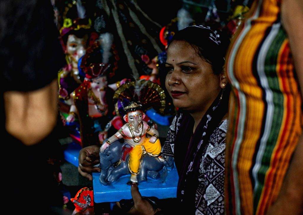 Devotees Flock to Jhandewalan for Ganesh Idols - New Delhi, Jhandewalan, Ganesh Chaturthi, Lord Ganesha, Ganesha idols, devotees, idol market, festival preparations, Hindu festival, religious celebration, shopping, Delhi, festive season